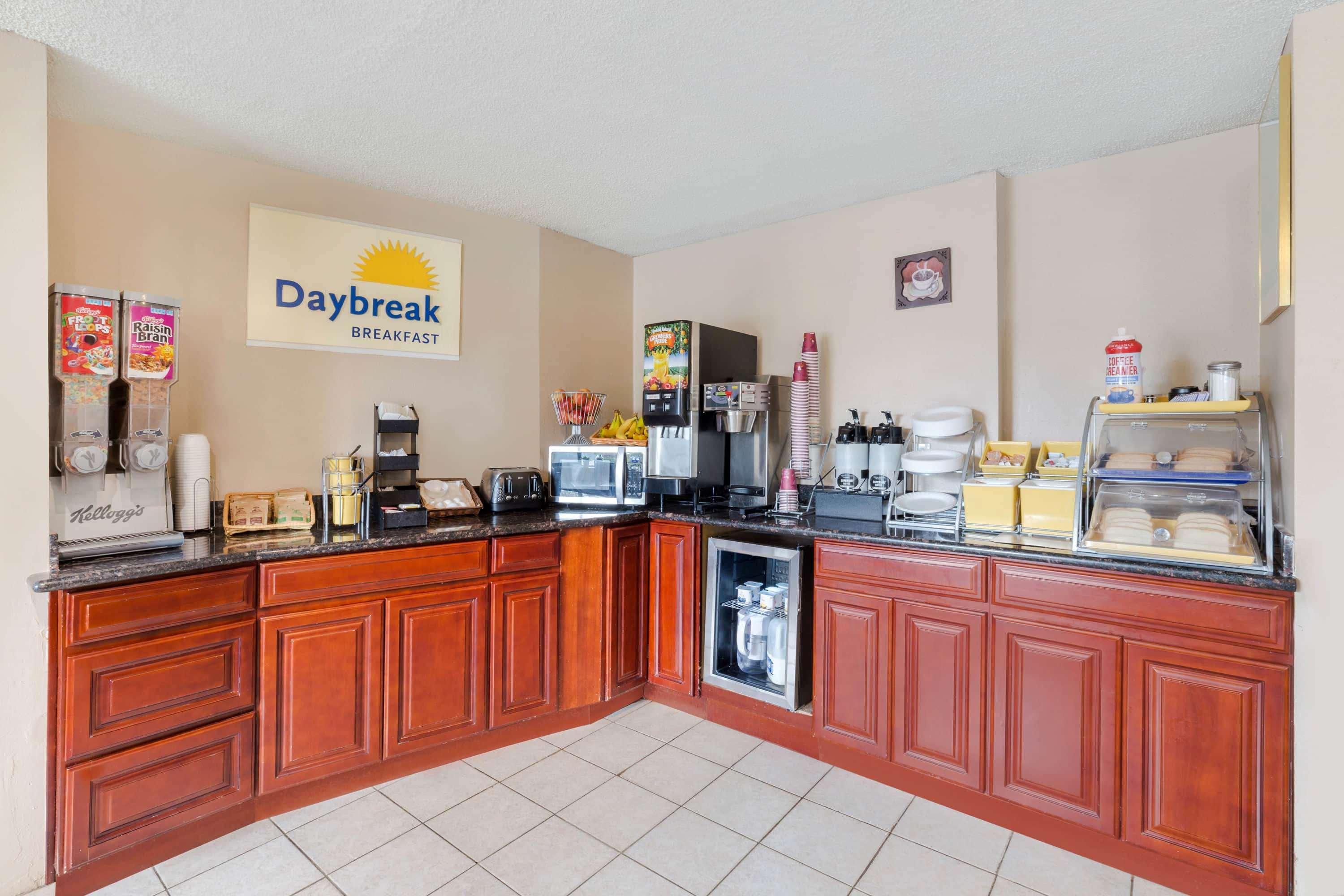 Days Inn By Wyndham Auburn Zewnętrze zdjęcie
