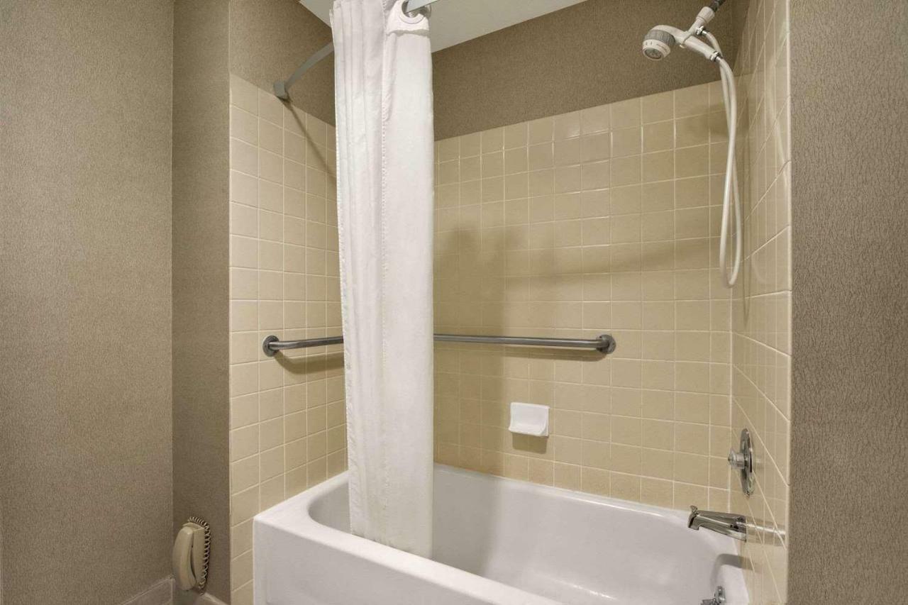 Days Inn By Wyndham Auburn Zewnętrze zdjęcie